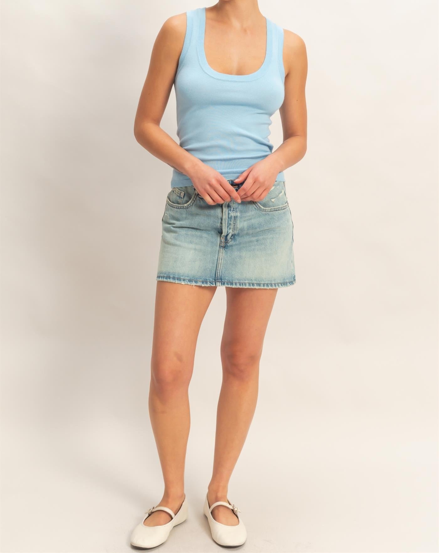 scoop neck tank top