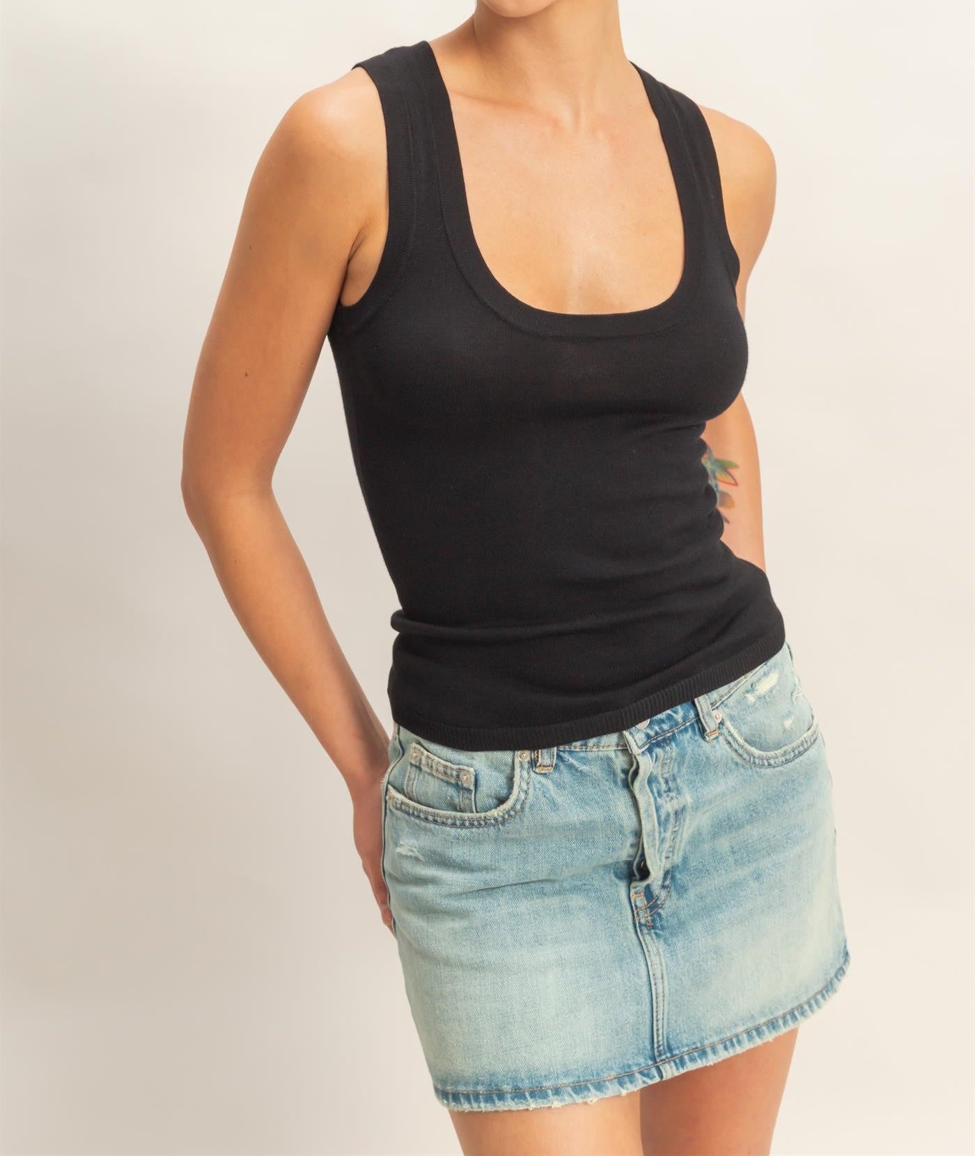 scoop neck tank top